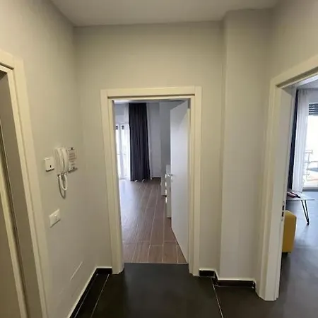 Apartment 5th Floor Sea View, Qerret